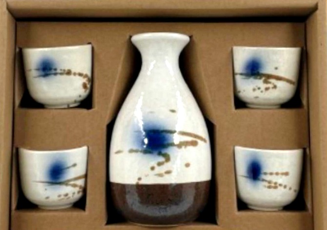 Set da sake in ceramica per 4 persone - colore bianco e marrone